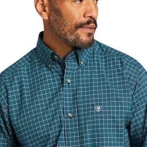 Ariat pro series plaid long blue green plaid long sleeved shirt in size Medium